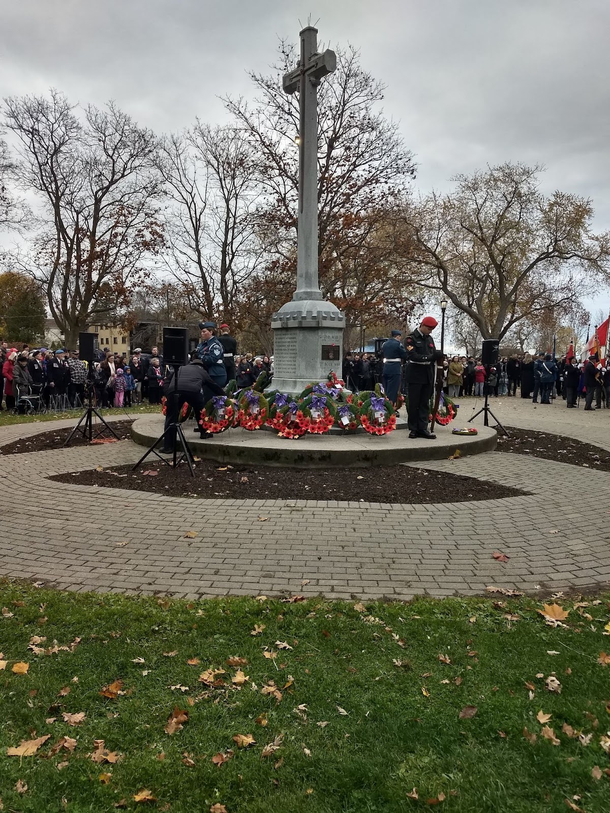 Image:Service in Cobourg. (Photo by Mark Purcell)